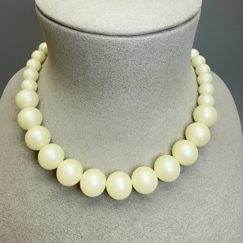Matte Cream Faux Pearl Graduated Bead Necklace 16" Classic Coquette Soft Girl
